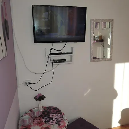 Comfortable For 2 People, By The Sea Apartment *