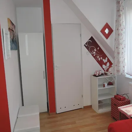 Comfortable For 2 People, By The Sea Apartment