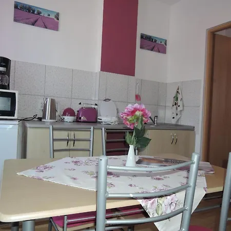 Comfortable For 2 People, By The Sea Apartment *